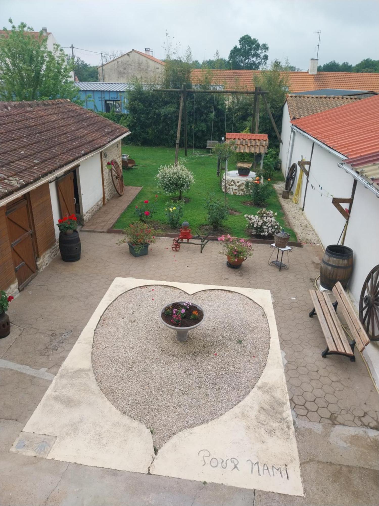 Chambre D Hote Les Frangins Avrillé Exteriör bild